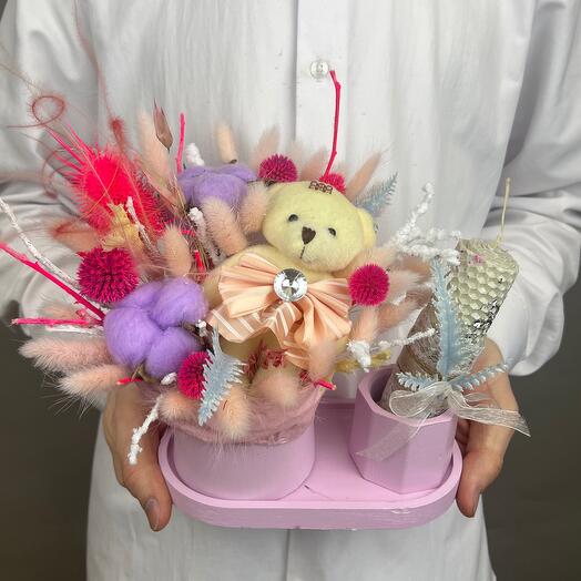 Композиция из сухоцветов с свечой