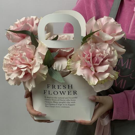 Handbag with pink French roses