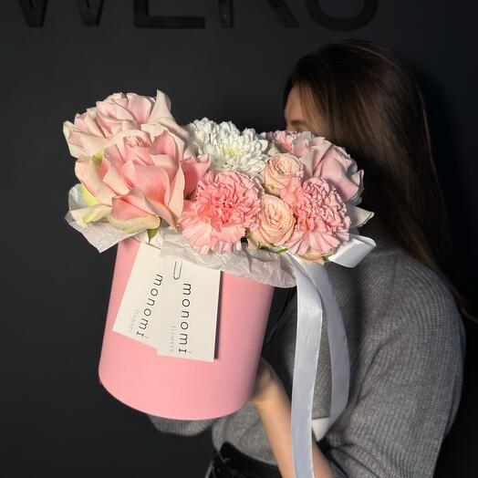 Juicy peach (French roses, dianthuses, chrysanthemums)