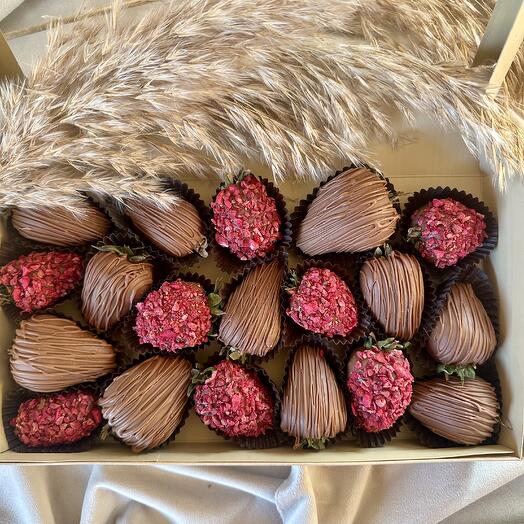 Клубника  в шоколаде «Фантазия»