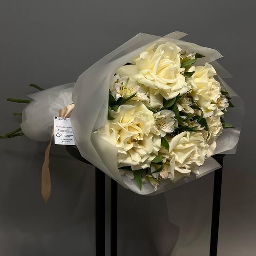 Bouquet of French roses and alstroemeria