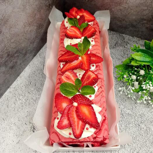 Меренговый рулет «Красный бархат»  с клубникой