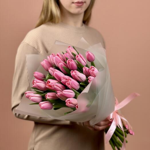 Сочный букет из 35 розовых тюльпанов 0907МТ