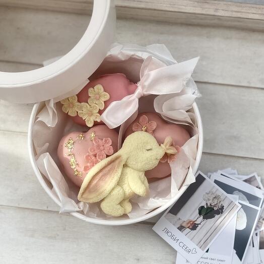 Cupcakes in a hatbox