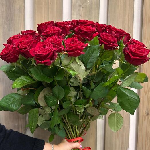 Моно красных роз 35шт