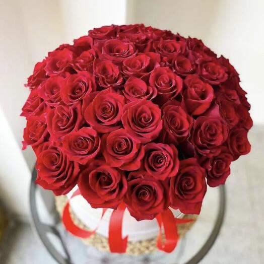 51 роза в коробке