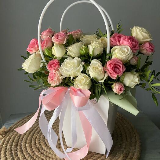 Rosas en forma de peonía en un bolso Delicada primavera