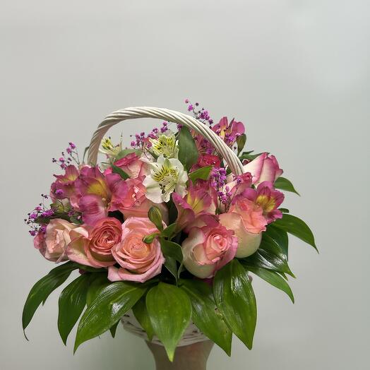 Нежная корзина с цветами