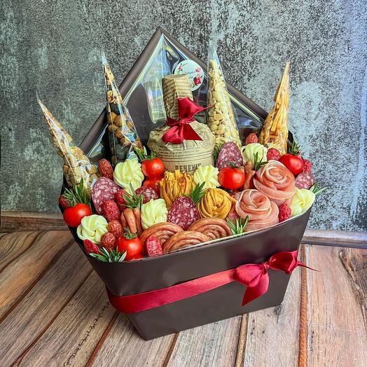 Съедобный мясной конверт с сырами и черри