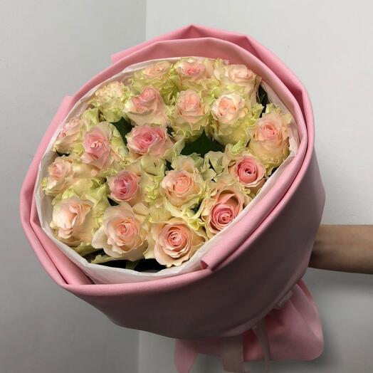 Ажурная роза в мягкой зефирной упаковке