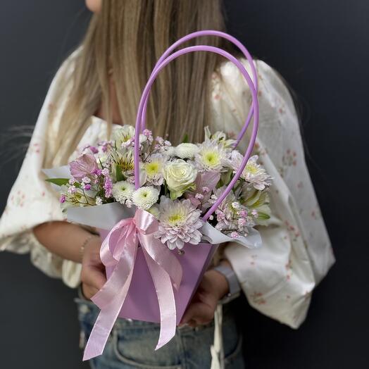 Нежные цветы в сумочке 🌸