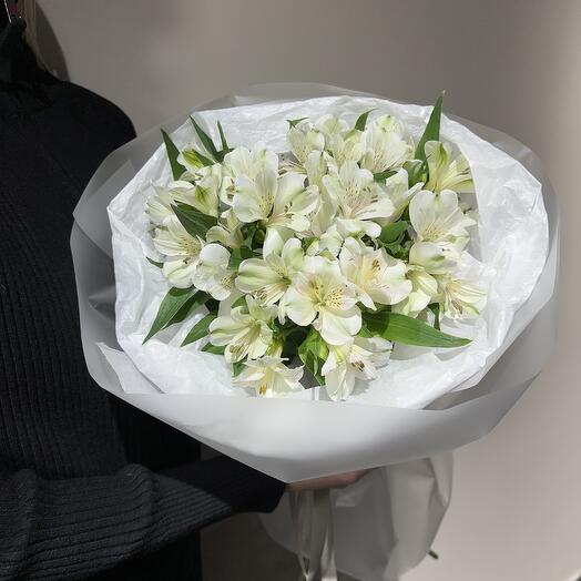 Букет из 9 белых альстромерий