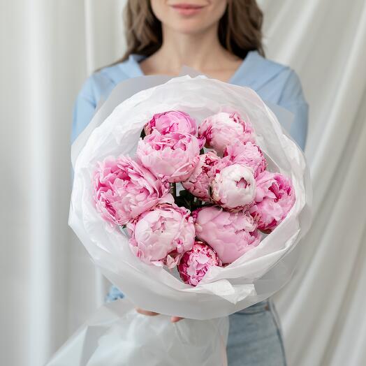 Букет из 9 пионов в упаковке Сибирис