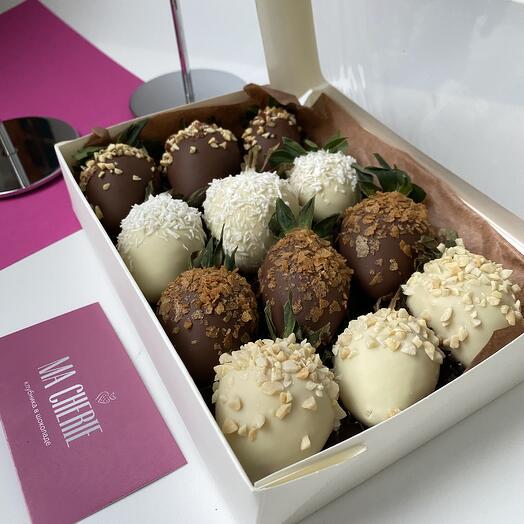 Клубника в шоколаде «Орех-Шери» 12-15 ягод подарок любимому