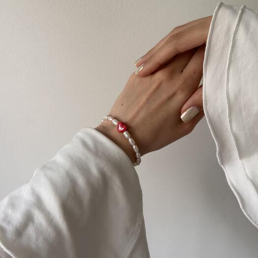 Браслет с жемчугом и сердцем из керамики