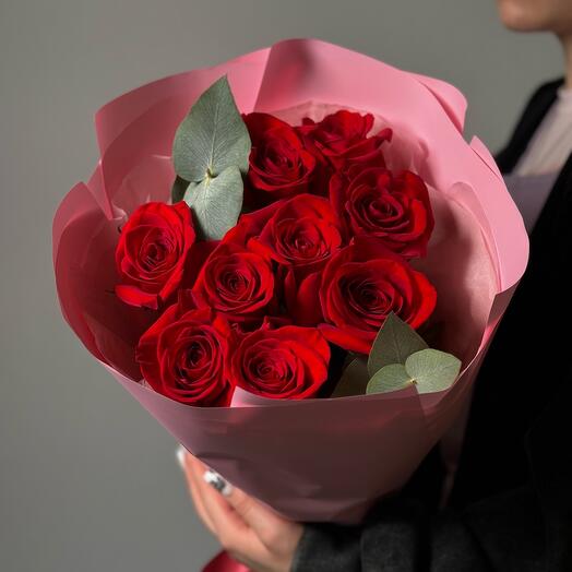 Rosas rojas Freedom con eucalipto