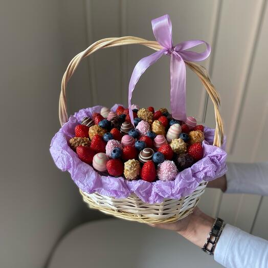 Мини корзиночка из клубники