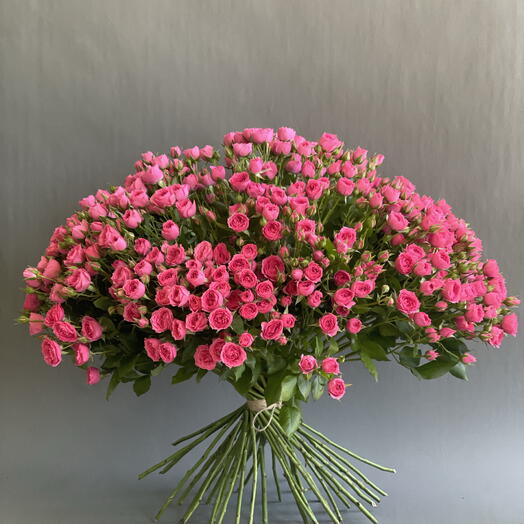 Розовые розы