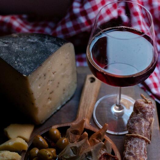 Электронный сертификат Индивидуальная дегустация "Сыр и вино" в салоне "Гедонист"