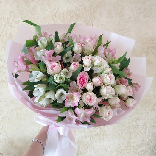 Bouquet with bush rose and alstroemeria
