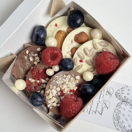 Набор шоколада с ягодами мини