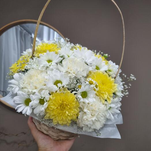 Корзина солнечных ромашек