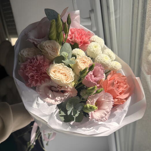 Букет 19 с необычными хризантемами и пионовидными розами