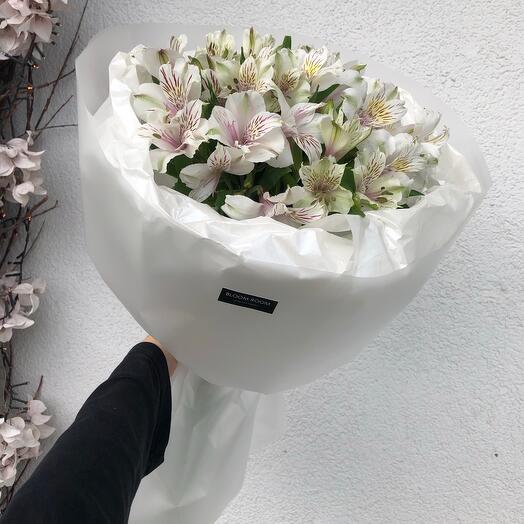Элегантный букет «bloom room» из альстромерий