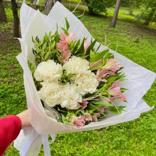 Авторский букет из гвоздики и альстромериий