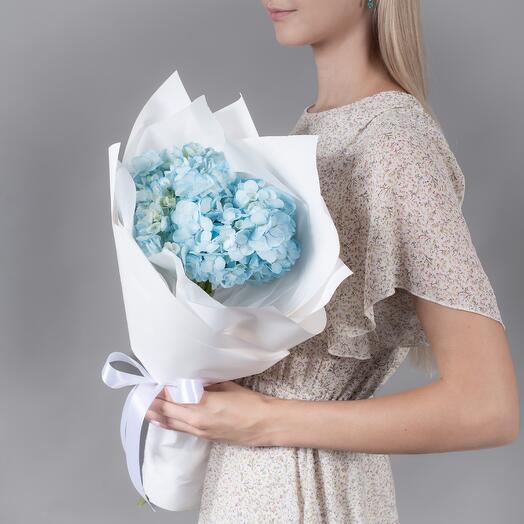 Букет из голубой гортензии
