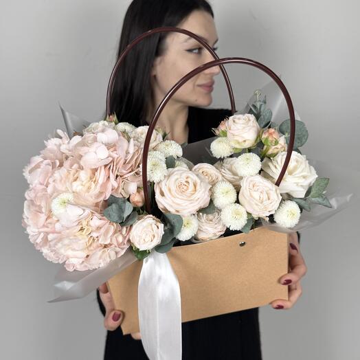 Цветы в сумочке 💗 Кустовые пион розы, хризантемы, гортензия и эвкалипт
