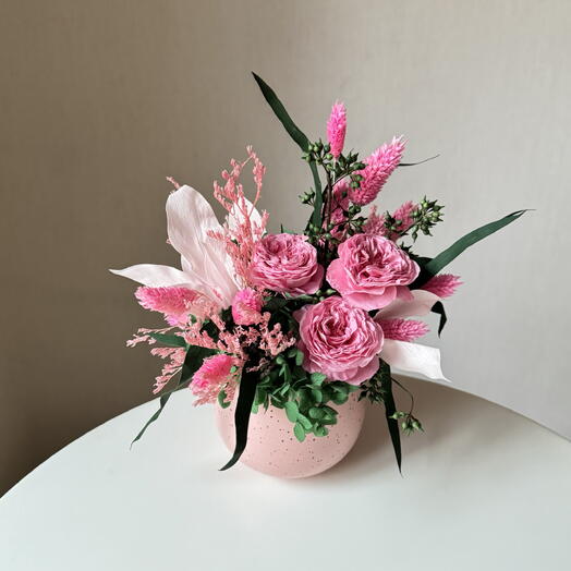 Композиция из розовых стабилизированных роз