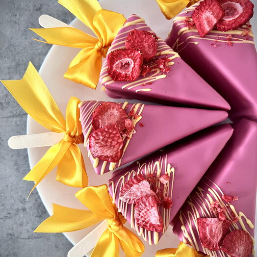 Çiyələkli Baileys likyorlu şokoladlı çizkeyk (5 əd.)