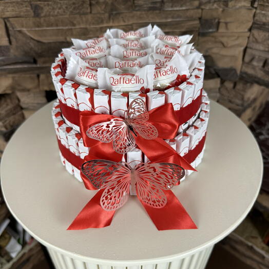 Торт из Киндер шоколадок и конфет Рафаэлом