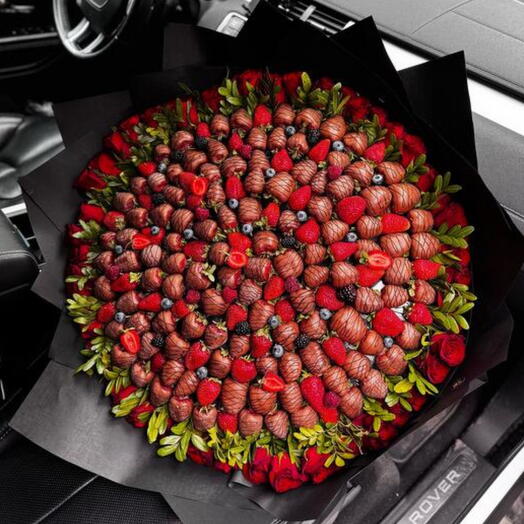 Клубника в шоколаде XL с розами