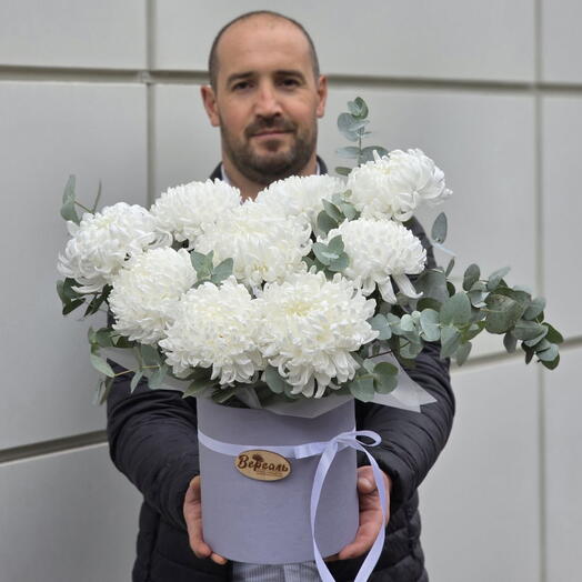 9 больших хризантем Ребонет в коробке