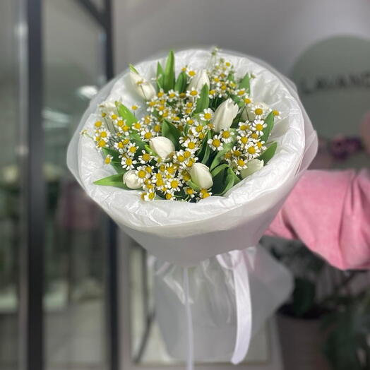 Ромашки и тюльпаны