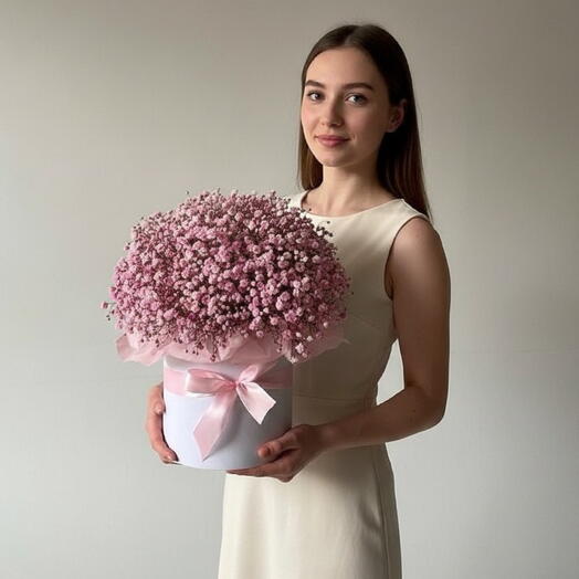 Розовая гипсофила в коробке