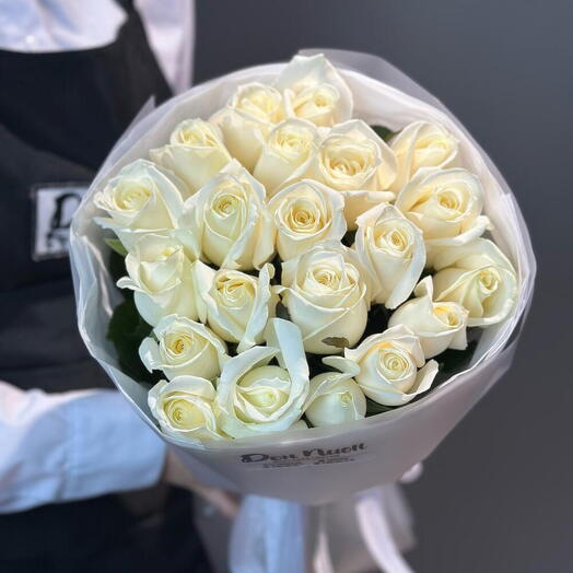 19 белая Роза 50 см в нежную упаковку