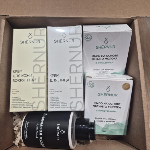 Подарочный набор с кремами в подарок маме, бабушке