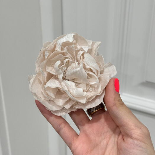 Брошь из текстиля «PEONIA - ROSA LATTE»