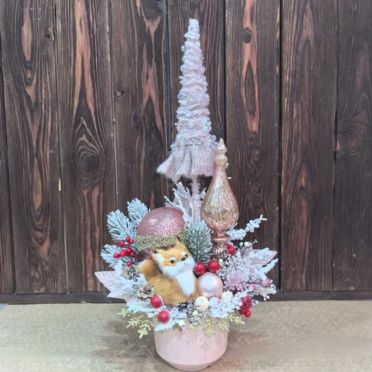 Композиция ручной работы из искусственных цветов "Владения лисички"