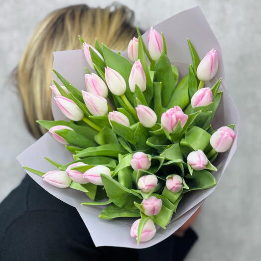 Пудровый закат 💕 25 розовых тюльпанов в пастельной упаковке