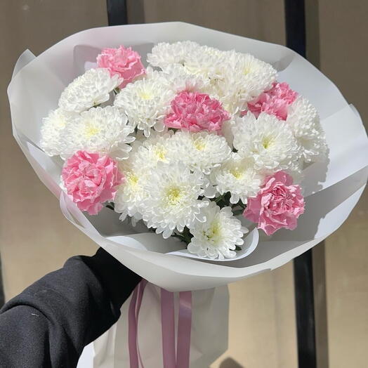 Нежный букет с розовым диантусом