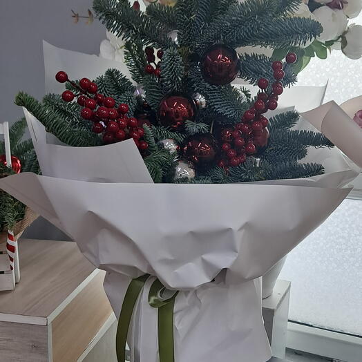Новогодний букет из нобилиса