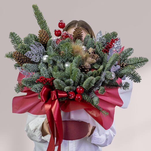 Новогодняя композиция с нобилисом, шишками и шарами. Арт.363