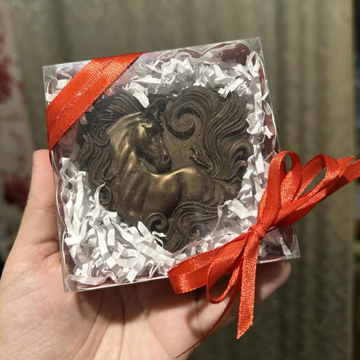 Шоколадный символ 2026 года, в подарочной упаковке