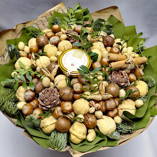 Букет из орехов с медом суфле и кедровыми шишками