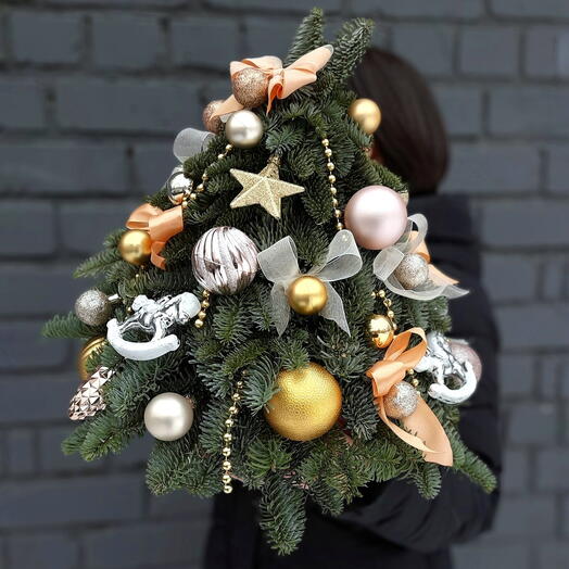 Новогодняя елочка с бусами