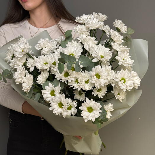 Букет из белой кустовой хризантемы